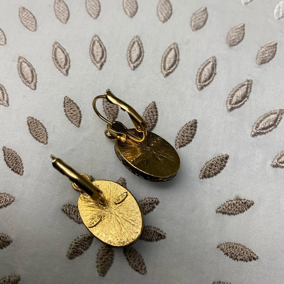 Vintage Avon Blue Cameo Choker and Earring Set - Picture 3 of 4